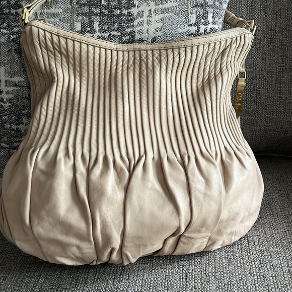 Cole Haan Amalfi beige Pleated Leather Large Hobo Bag Purse Tassel Zipper Pull - Picture 6 of 16